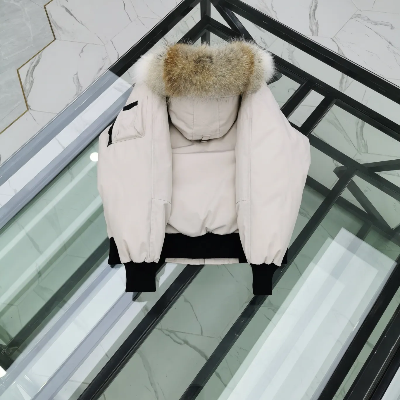 P720 01 model - off-white